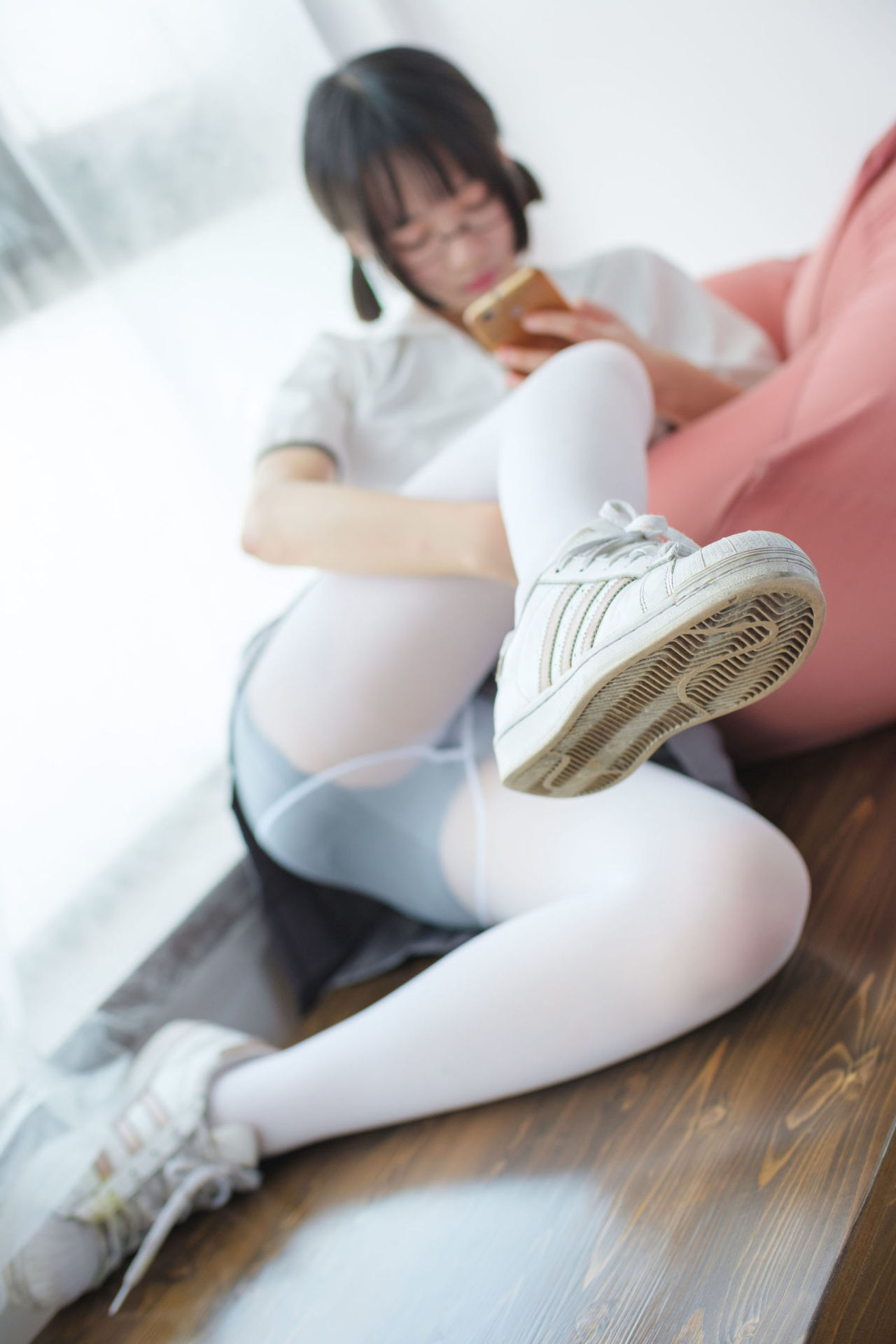 [森萝财团] BETA-026 红色校服肉丝美足少女 萝莉丝袜写真